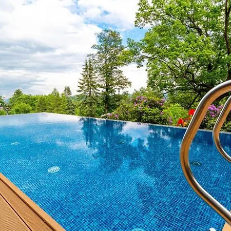 Gorska Odnowa Park شكلارسكا بوريبا